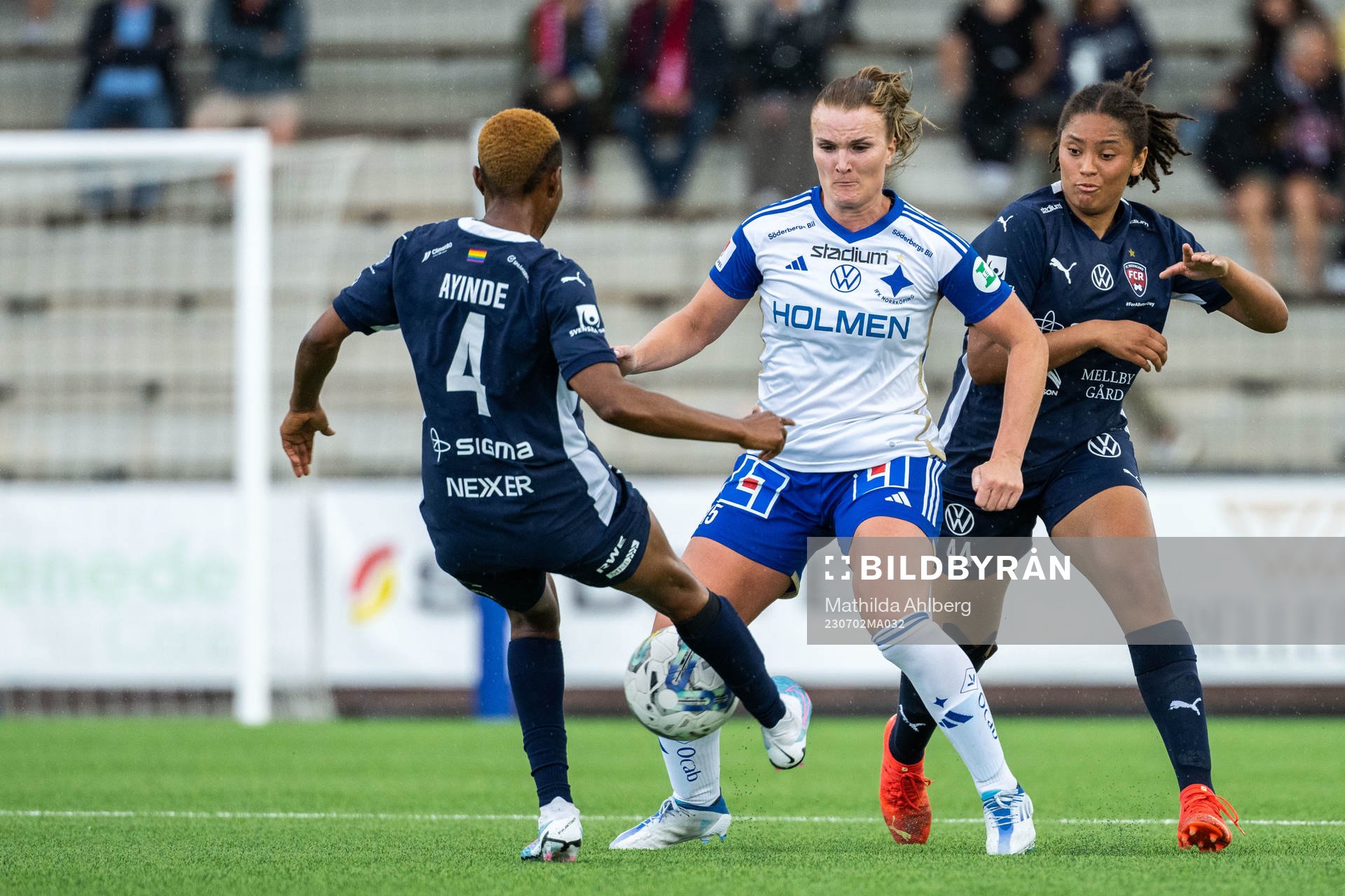 FC Rosengårds Halimatu Ibrahim Ayinde och Jo-Anne Agbor