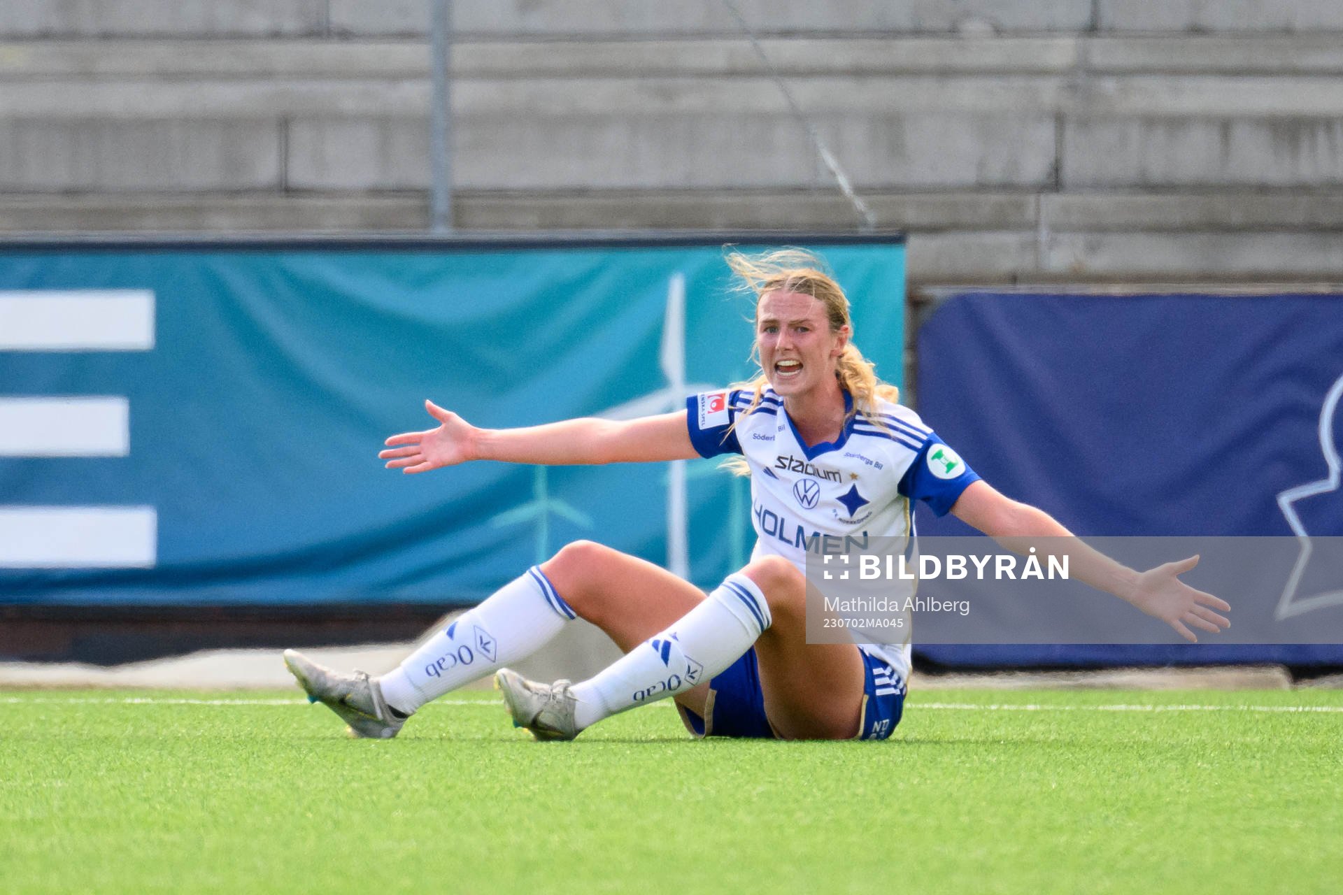 IFK Norrköpings Chelsie Dawber reagerar