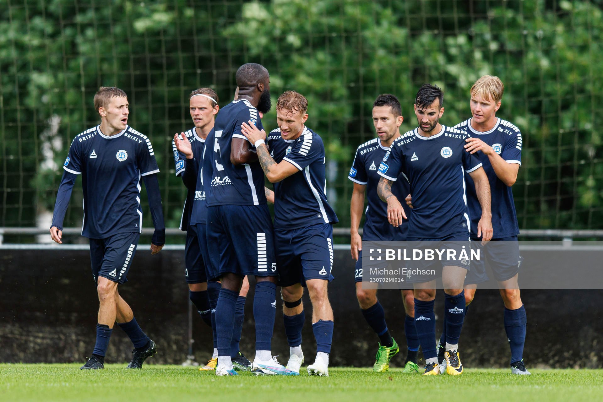 Utsiktens Karl Landsten jublar efter 2-0 under träningsmatchen i fotboll mellan Utsikten och Örgryte den 2 juli 2023 i Göteborg. 