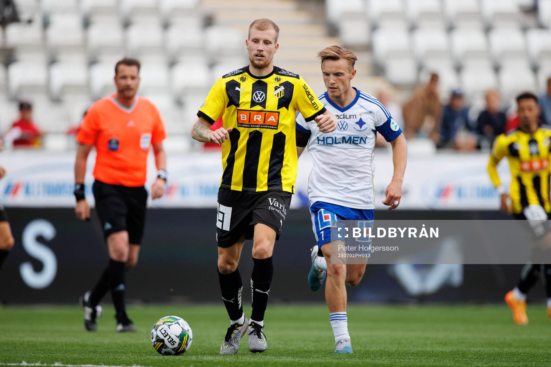 Häckens Simon Gustafson och IFK Norrköpings Jacob Ortmark