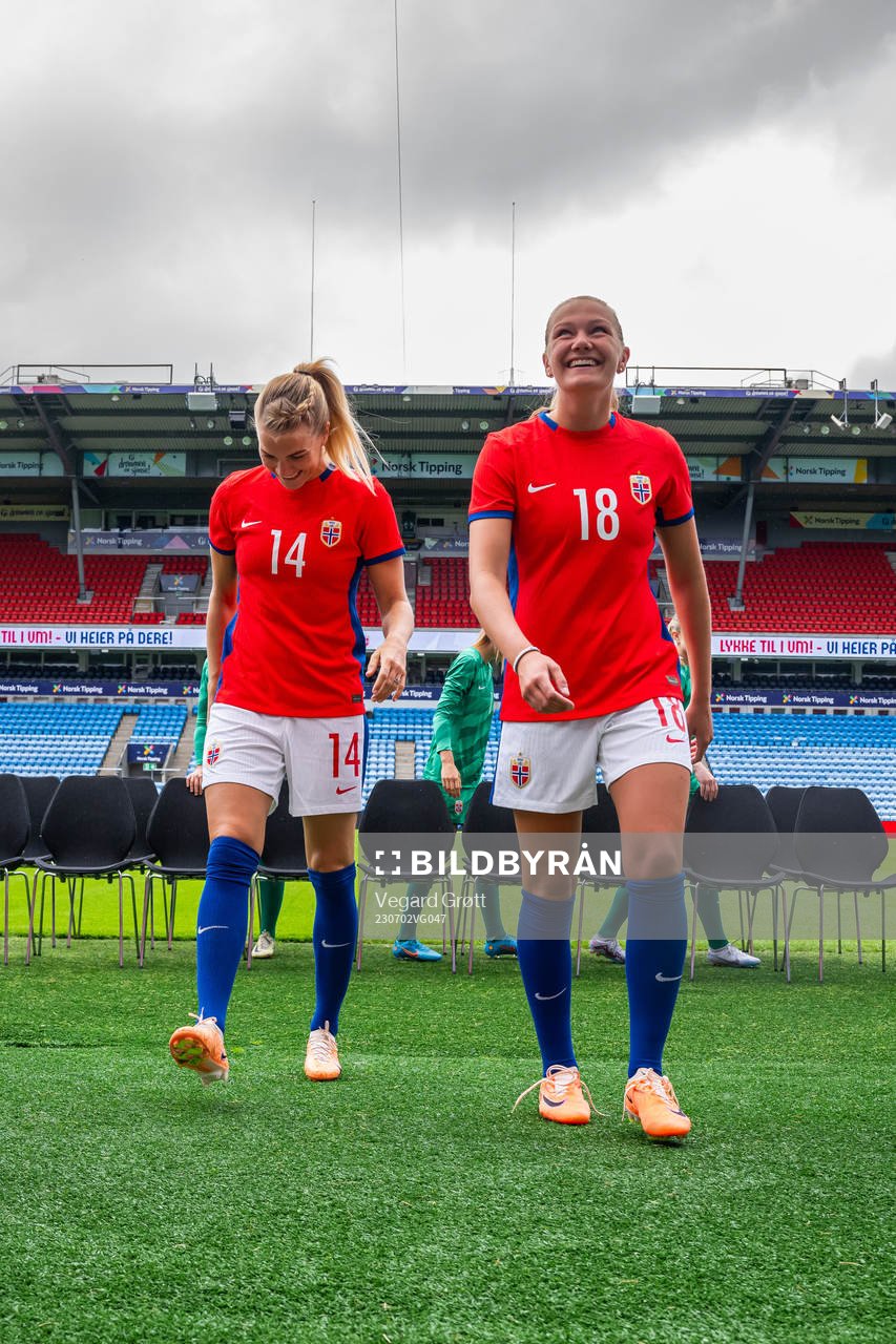 Ada Hegerberg and Frida Maanum of the Norwegian women's