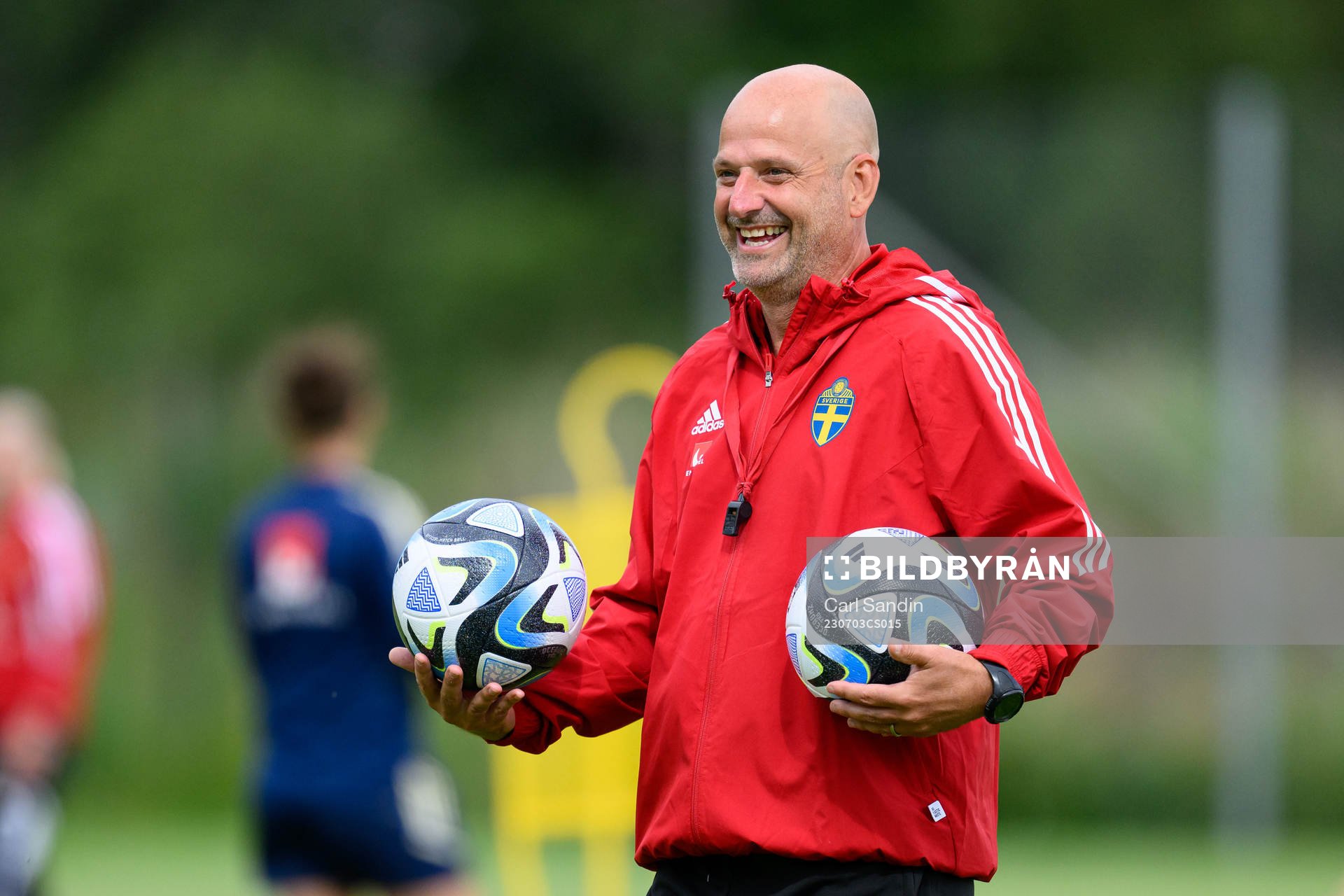 Assistant coach Magnus Wikman at a training session with