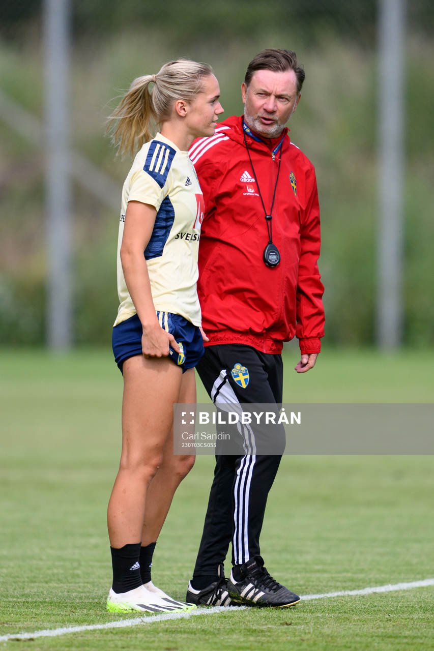 Hanna Lundkvist and head coach Peter Gerhardsson at a