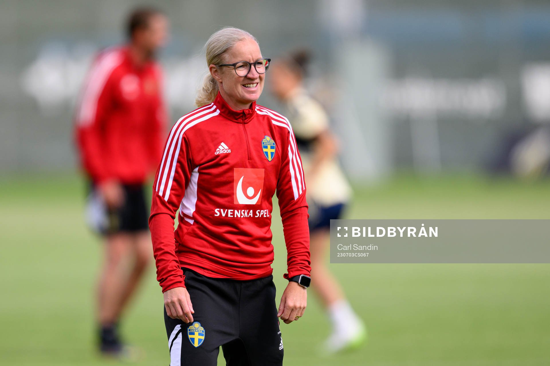 Assistant coach Victoria Sandell at a training session with