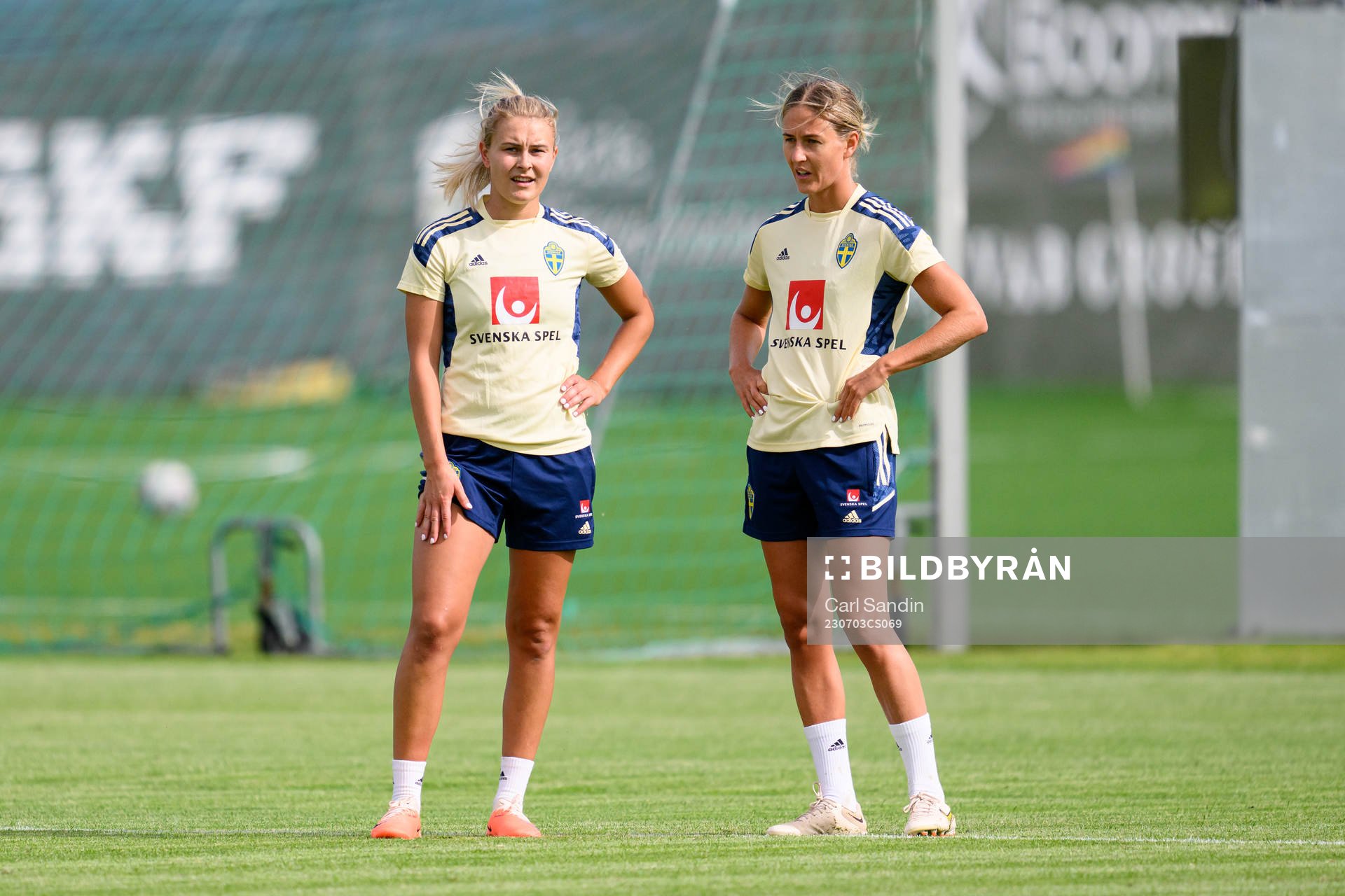Amanda Nildén and Emma Kullberg at a training session with