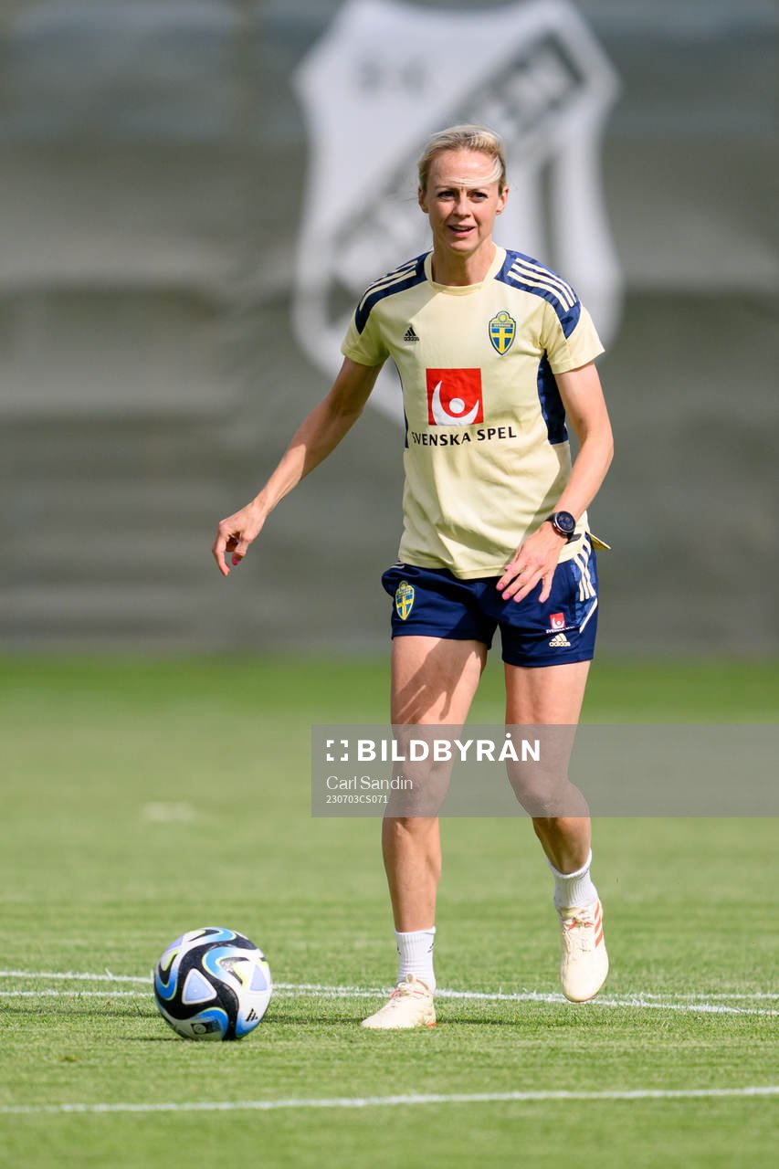 Amanda Ilestedt at a training session with the Swedish