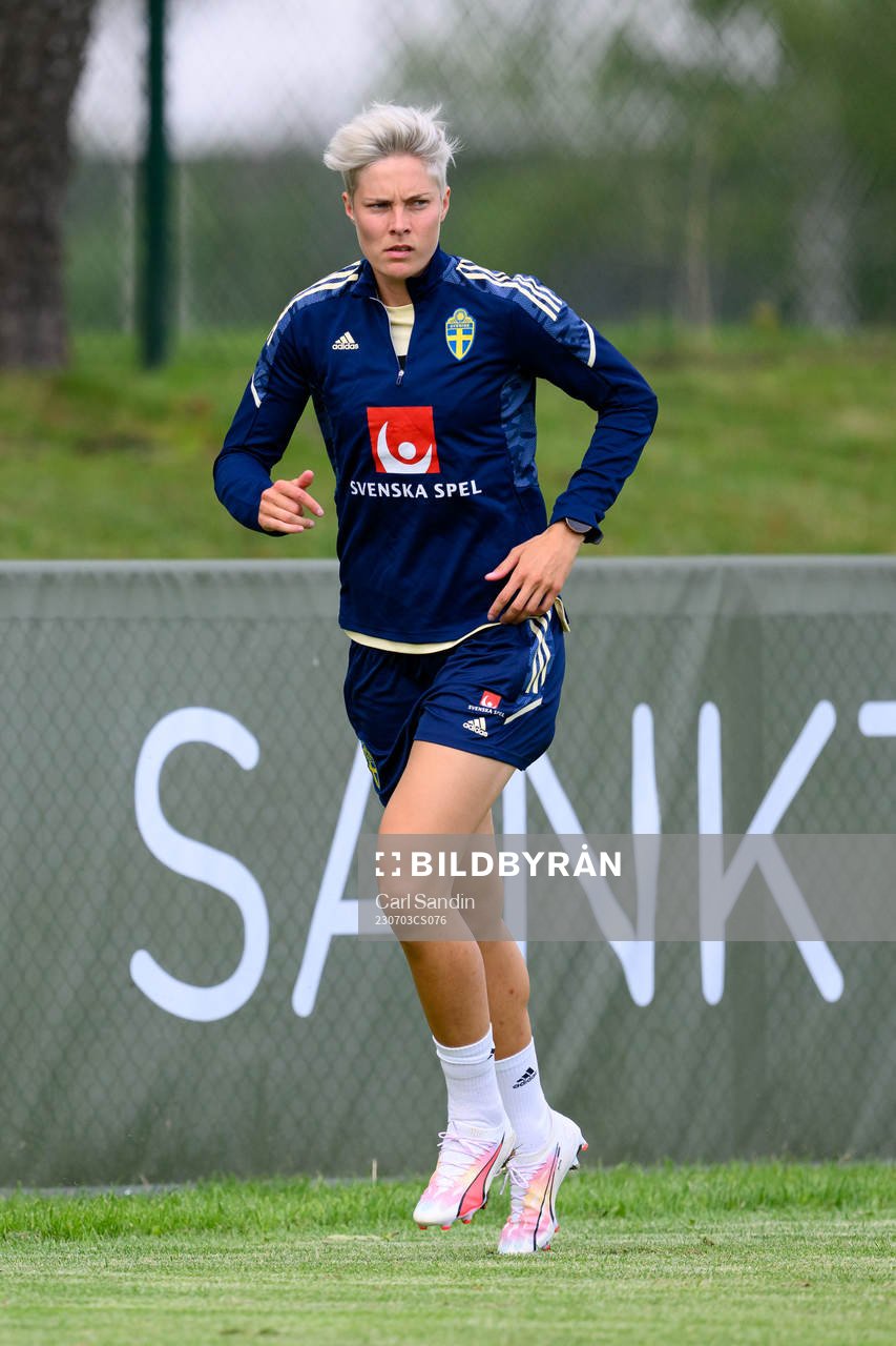Lina Hurtig at a training session with the Swedish women's