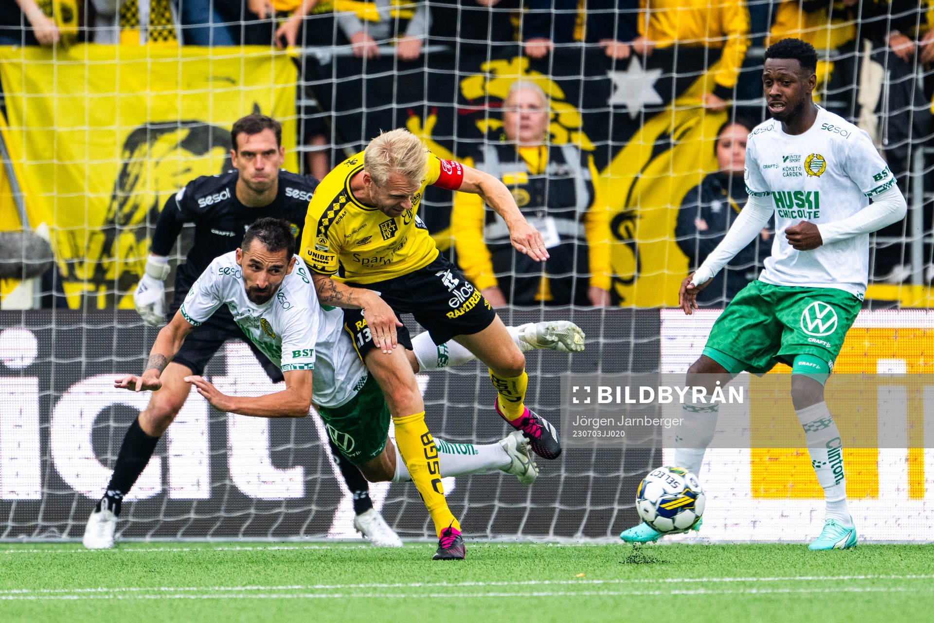 Hammarbys Loret Sadiku och Elfsborgs Johan Larsson