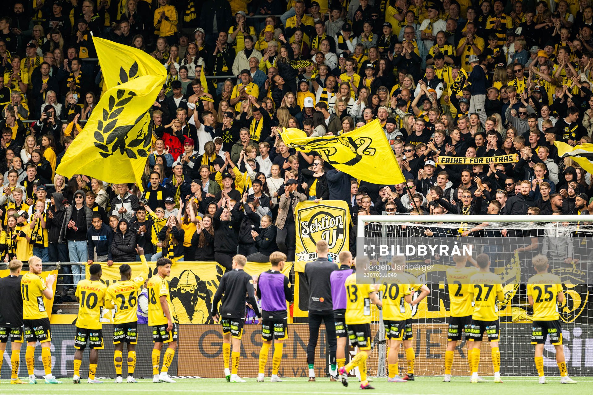 Elfsborgs spelare jublar med publiken efter fotbollsmatchen i Allsvenskan mellan Elfsborg och Hammarby den 3 juli 2023 i Borås. 