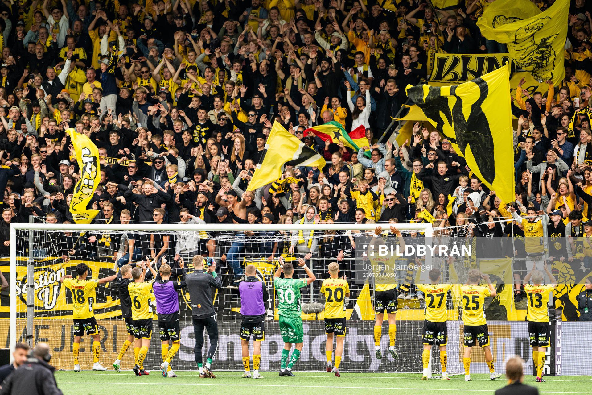 Elfsborgs spelare jublar med publiken efter fotbollsmatchen i Allsvenskan mellan Elfsborg och Hammarby den 3 juli 2023 i Borås. 