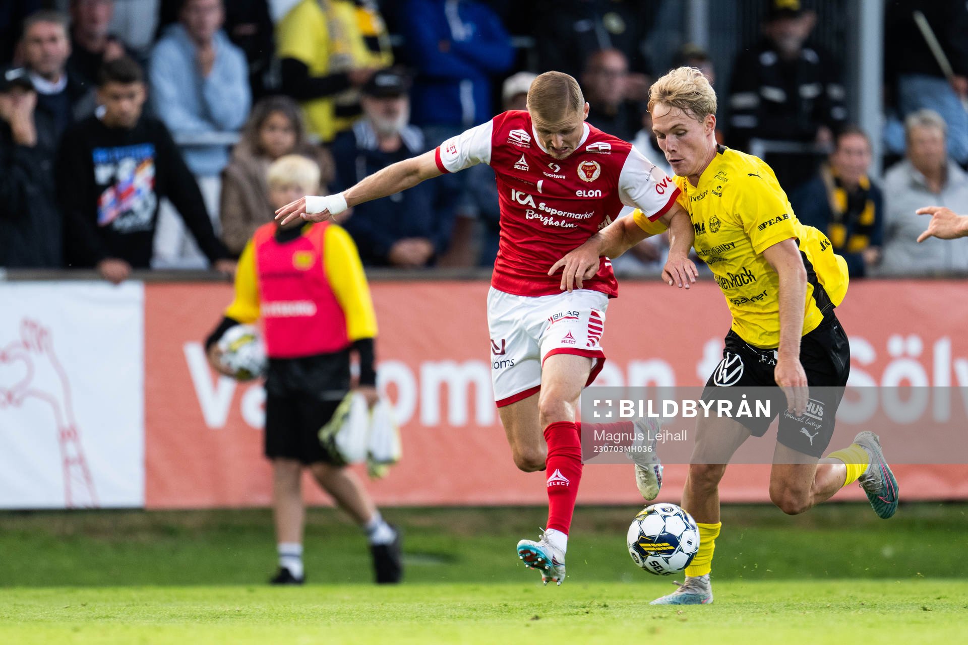 Kalmars David Kristjan Olafsson och Mjällbys Max Fenger