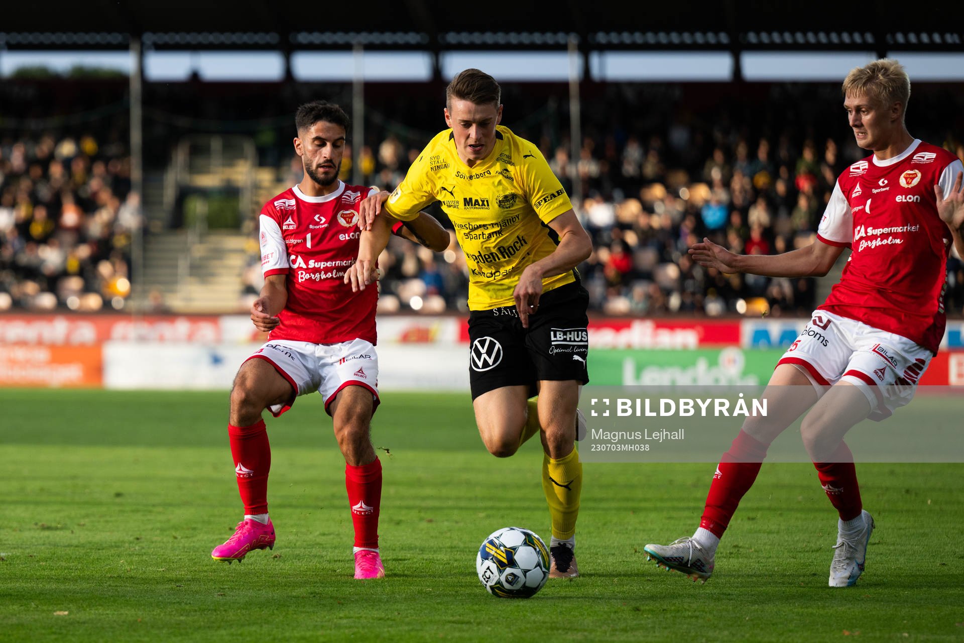 Kalmars Noah Shamoun och Rony Jansson mot Elliot Stroud