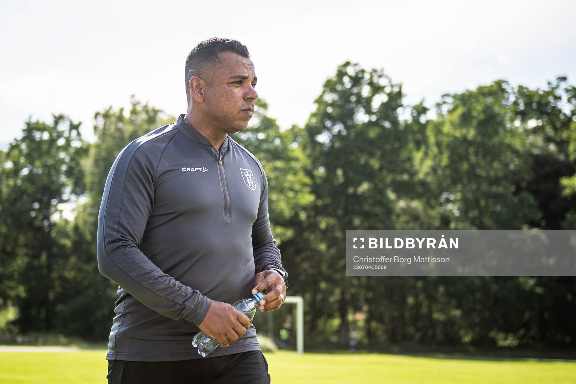 Helsingörs assisterande tränare Alvaro Santos inför träningsmatchen i fotboll mellan Helsingborg och Helsingör den 4 juli 2023 i Perstorp. 
