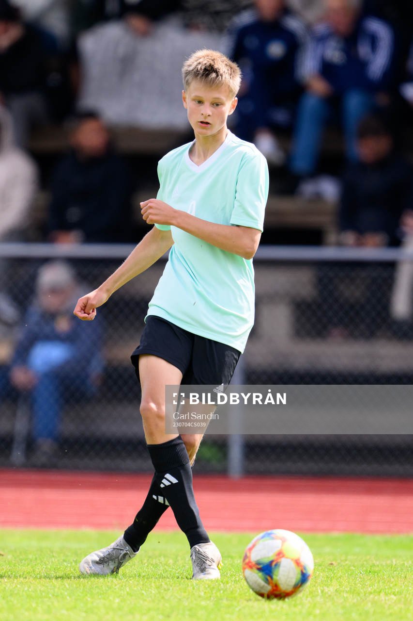 William Eriksson under en fotbollsmatch för Future Team på SvFF:s riksläger för P15 den 4 juli 2023 i Halmstad. 