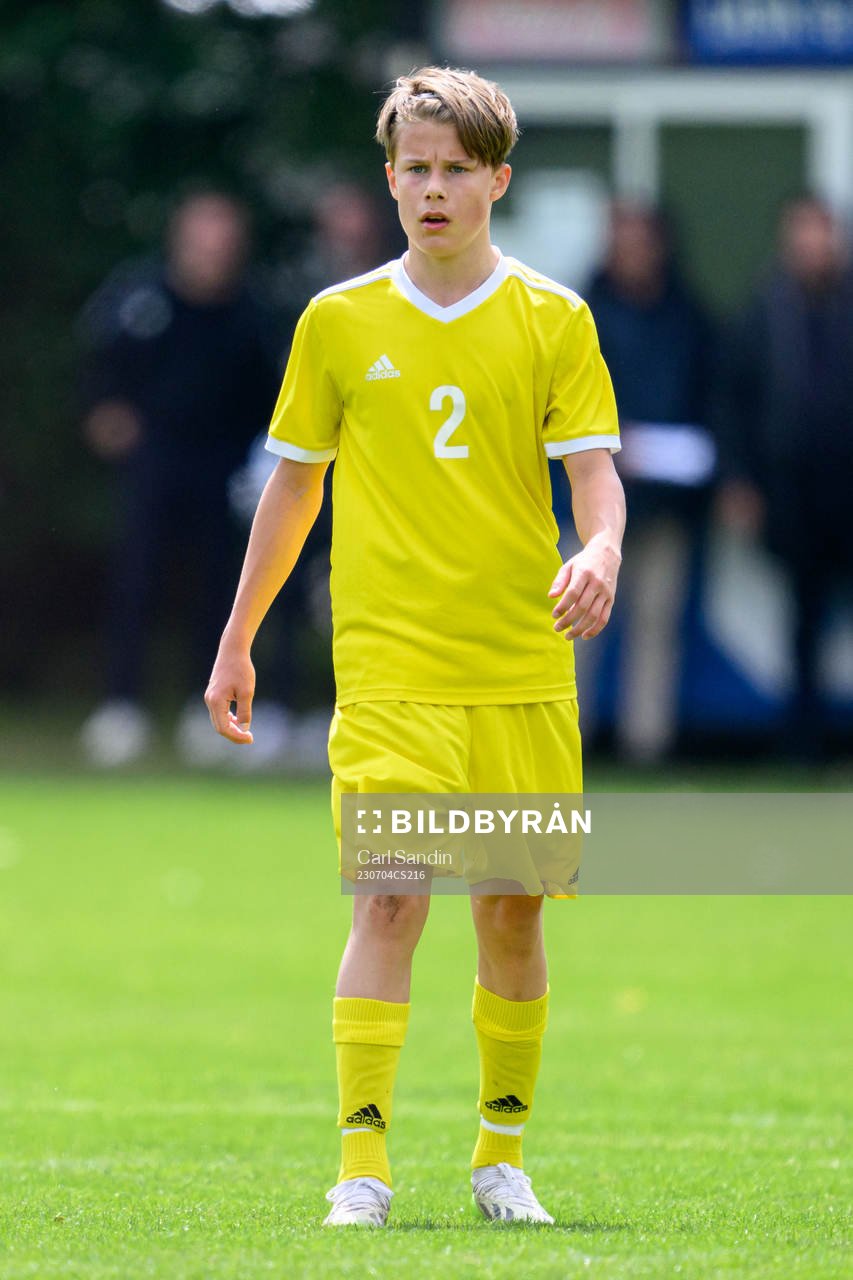 Love Arrhov under en fotbollsmatch på SvFF:s riksläger för P15 den 4 juli 2023 i Halmstad. 