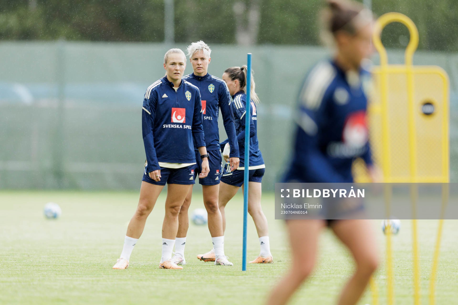 Lina Hurtig and Magdalena Eriksson at a training session