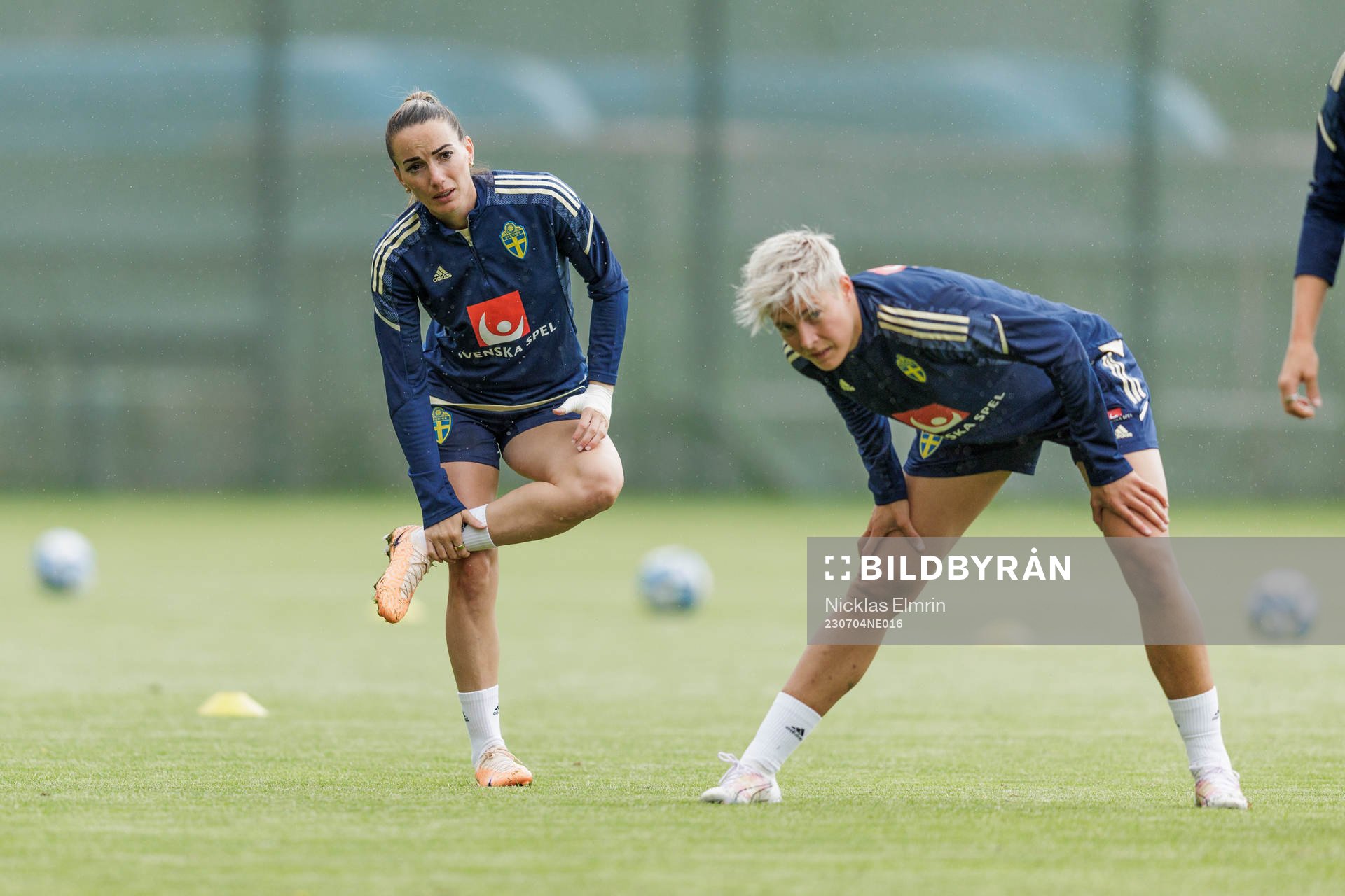 Kosovare Asllani and Lina Hurtig at a training session with