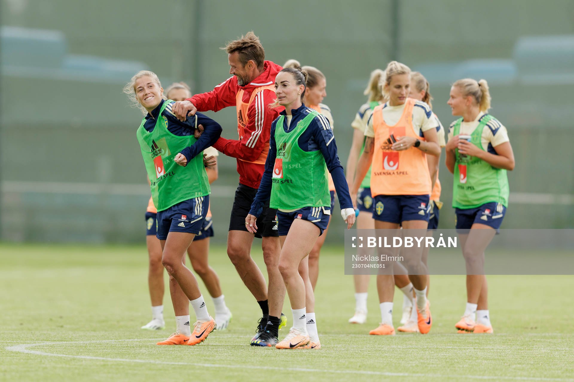 Filippa Angeldahl and Kosovare Asllani at a training
