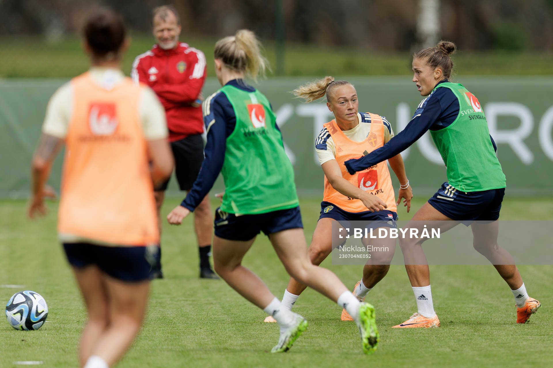Filippa Angeldahl and Hanna Bennison at a training session