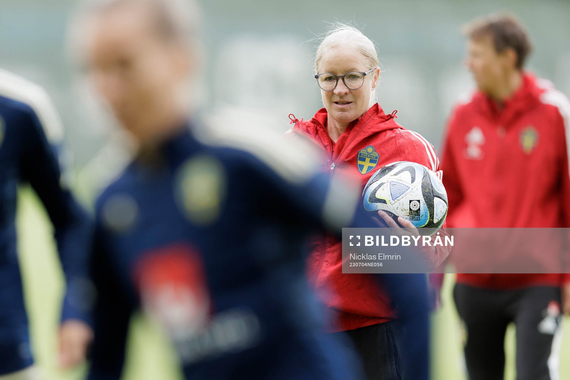 Assistant coach Victoria Sandell at a training session with