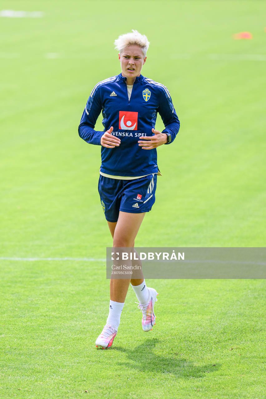 Lina Hurtig at a training session with the Swedish women's