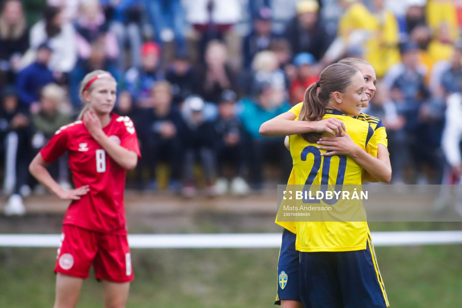 Sveriges Nova Rolfsson jublar