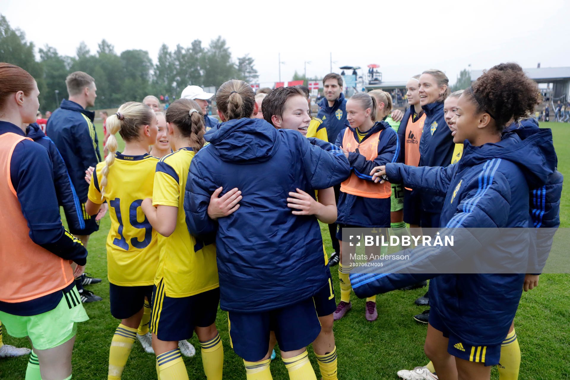 Sveriges Isabelle Goldman jublar