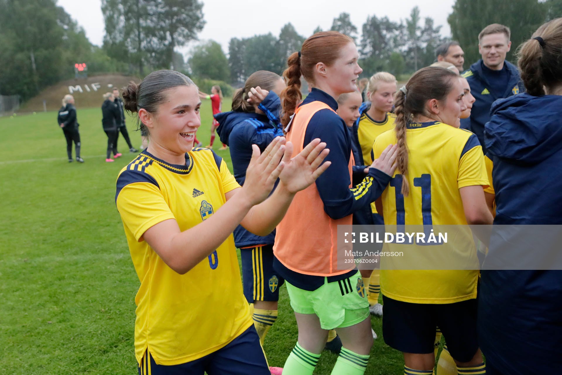 Sveriges Thea Staffansson jublar efter  fotbollsmatchen i F16 Nordisk flickturnering mellan Danmark och Sverige den 6 juli 2023 i Matfors. 