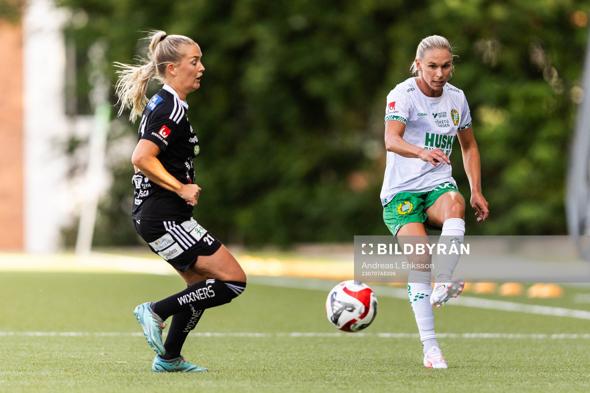 Piteås Ronja Aronsson och Hammarbys Jonna Andersson