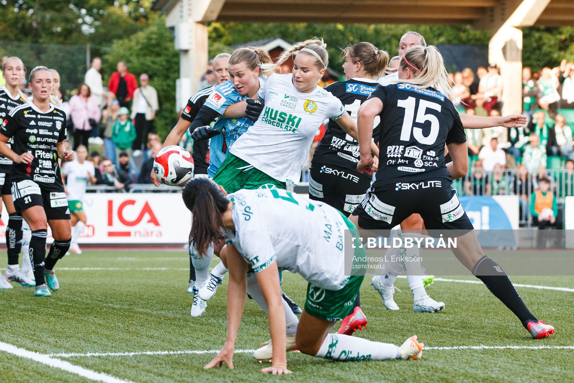 Piteås målvakt Samantha Leshnak Murphy och Hammarbys Eva