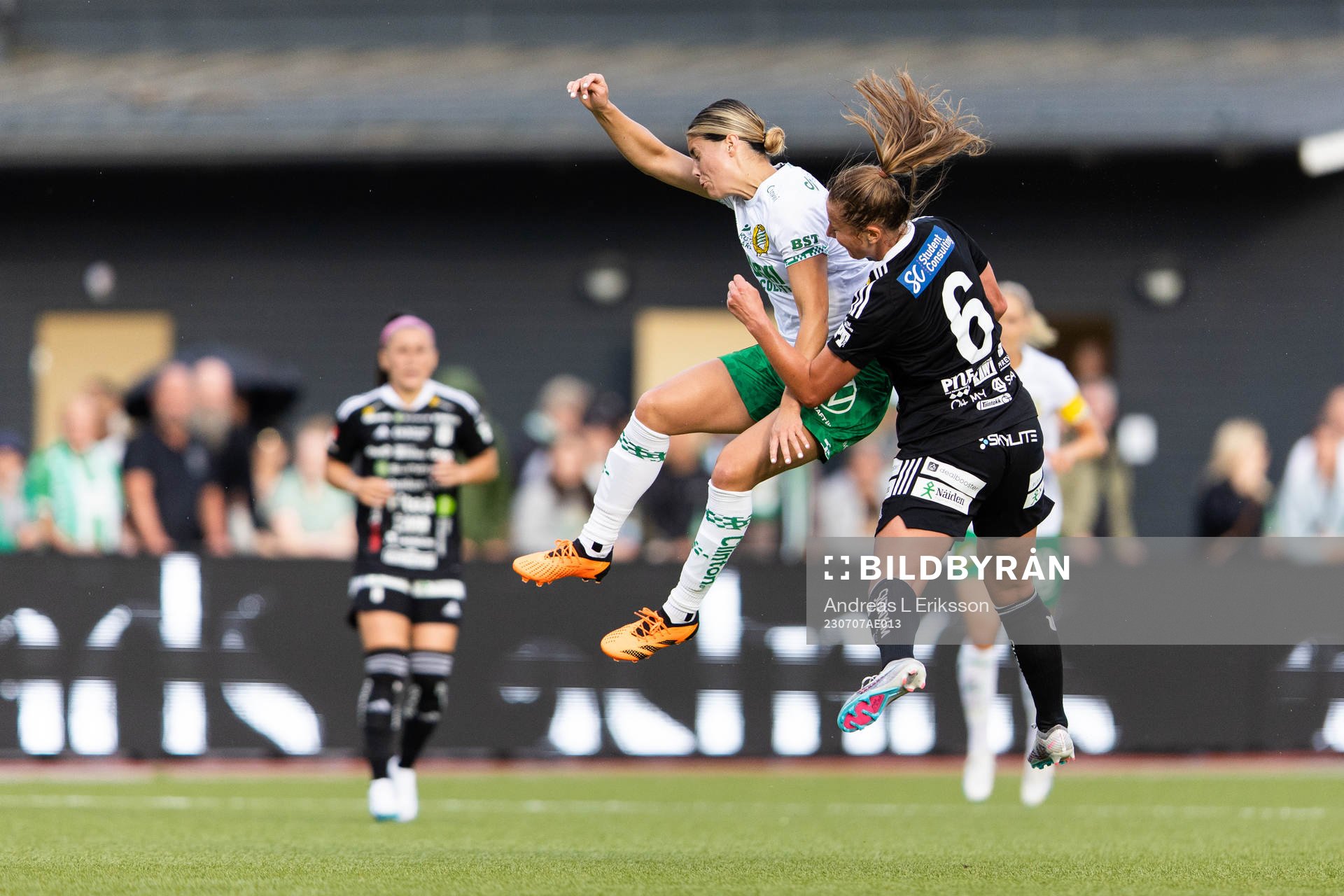 Hammarbys Kyra Cooney-Cross och Piteås Olivia Holm