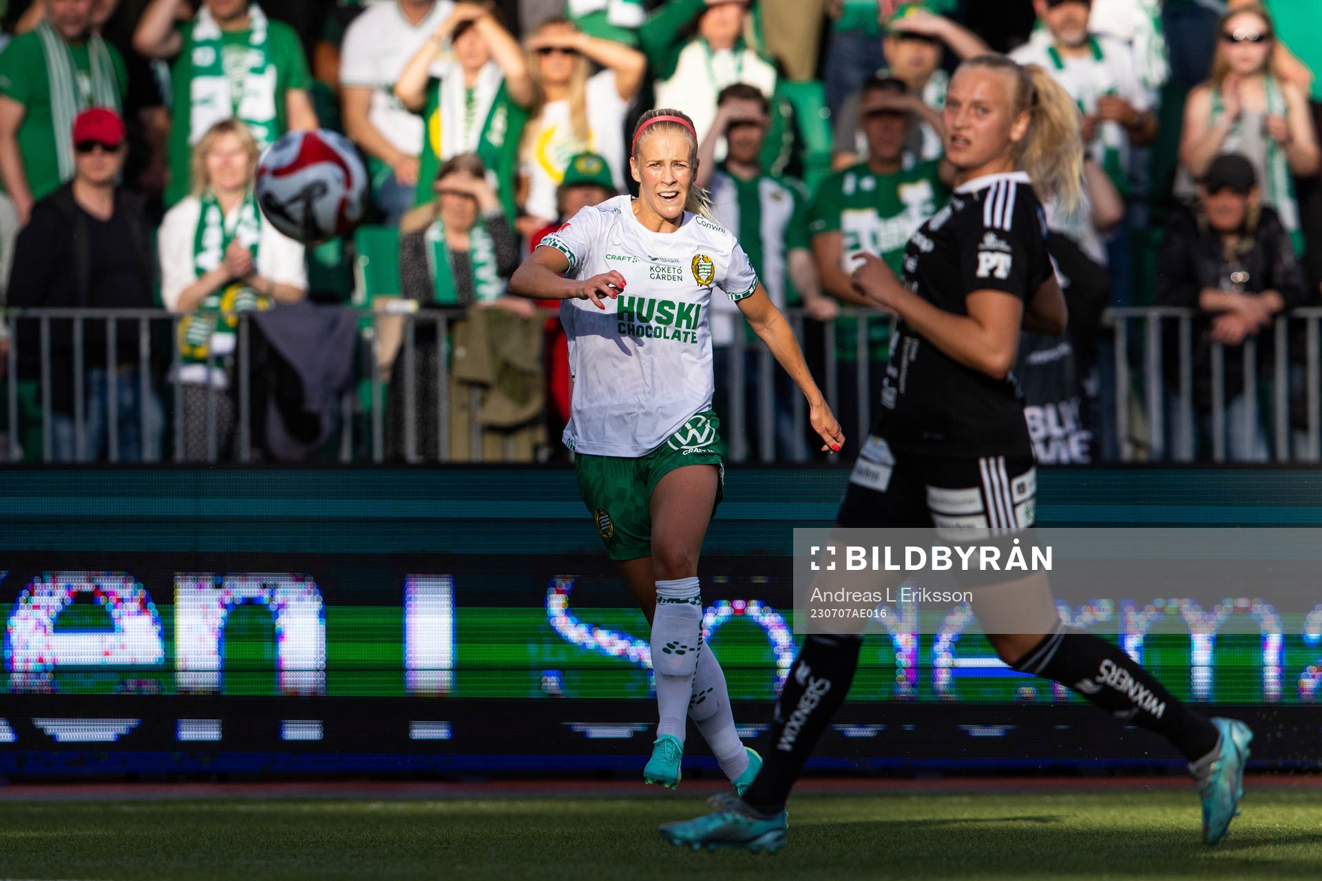 Hammarbys Adelina Engman med ett inlägg