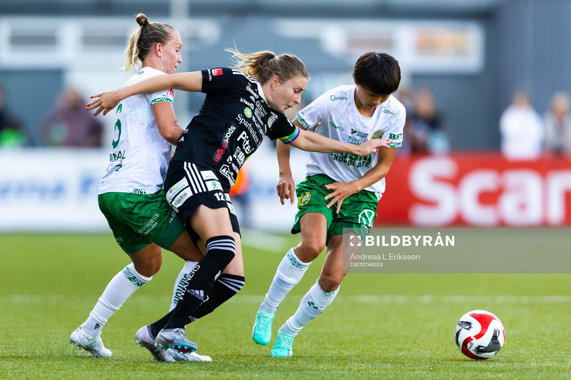 Piteås Fanny Andersson mot Hammarbys Julia Roddar och