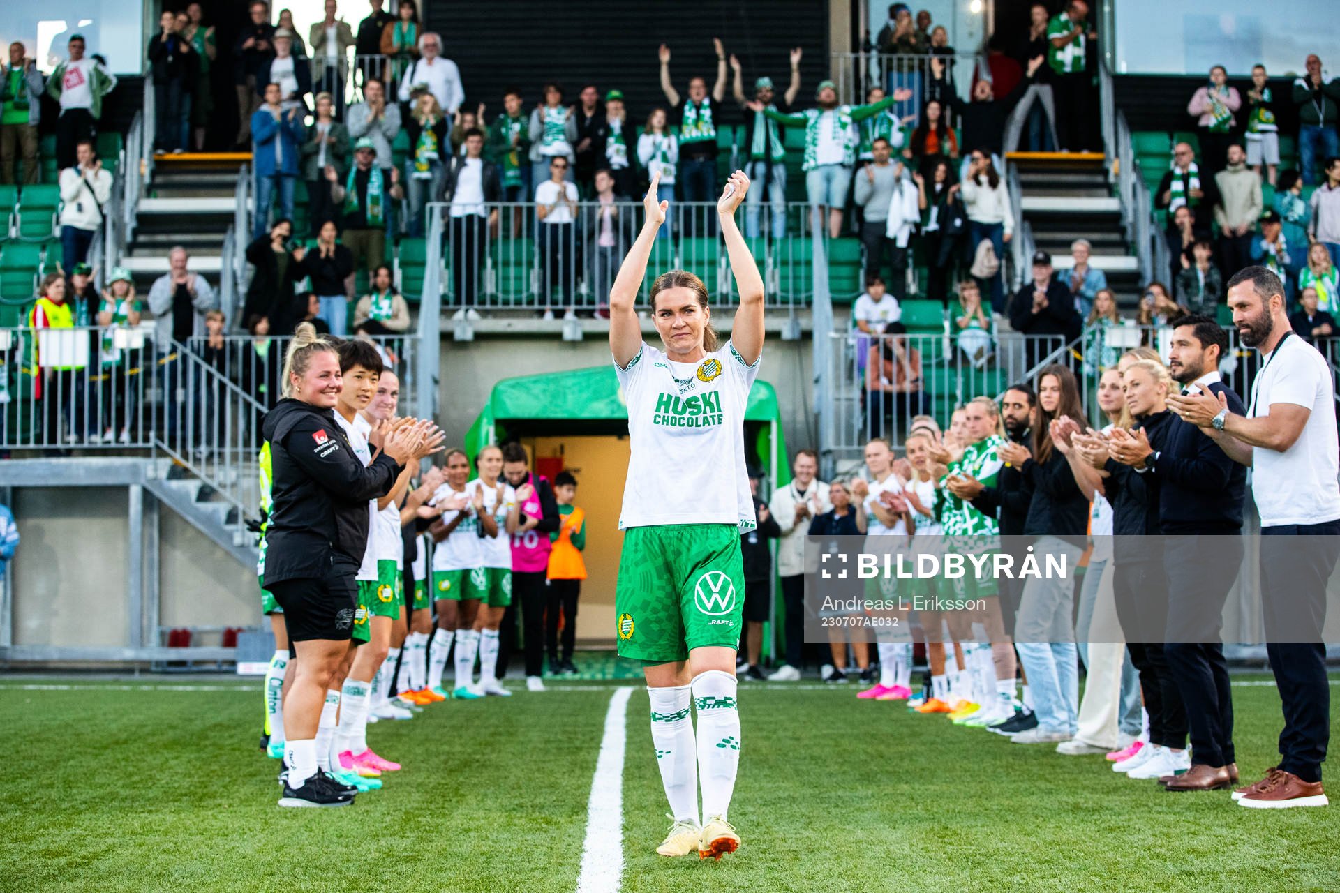 Hammarbys Hanna Folkesson tackar publiken