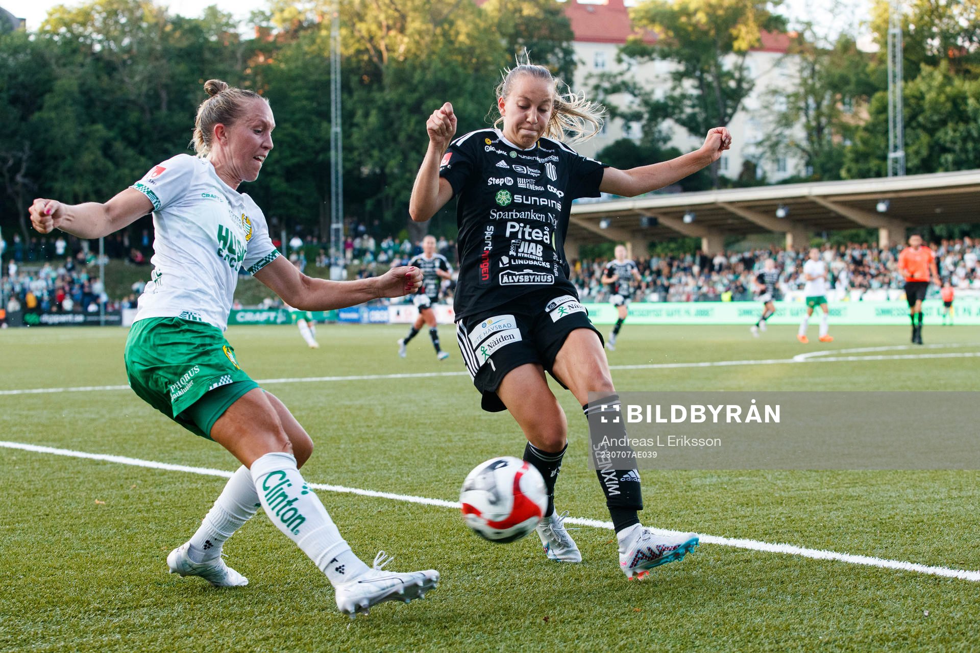 Hammarbys Julia Roddar och Piteås Sara Eriksson