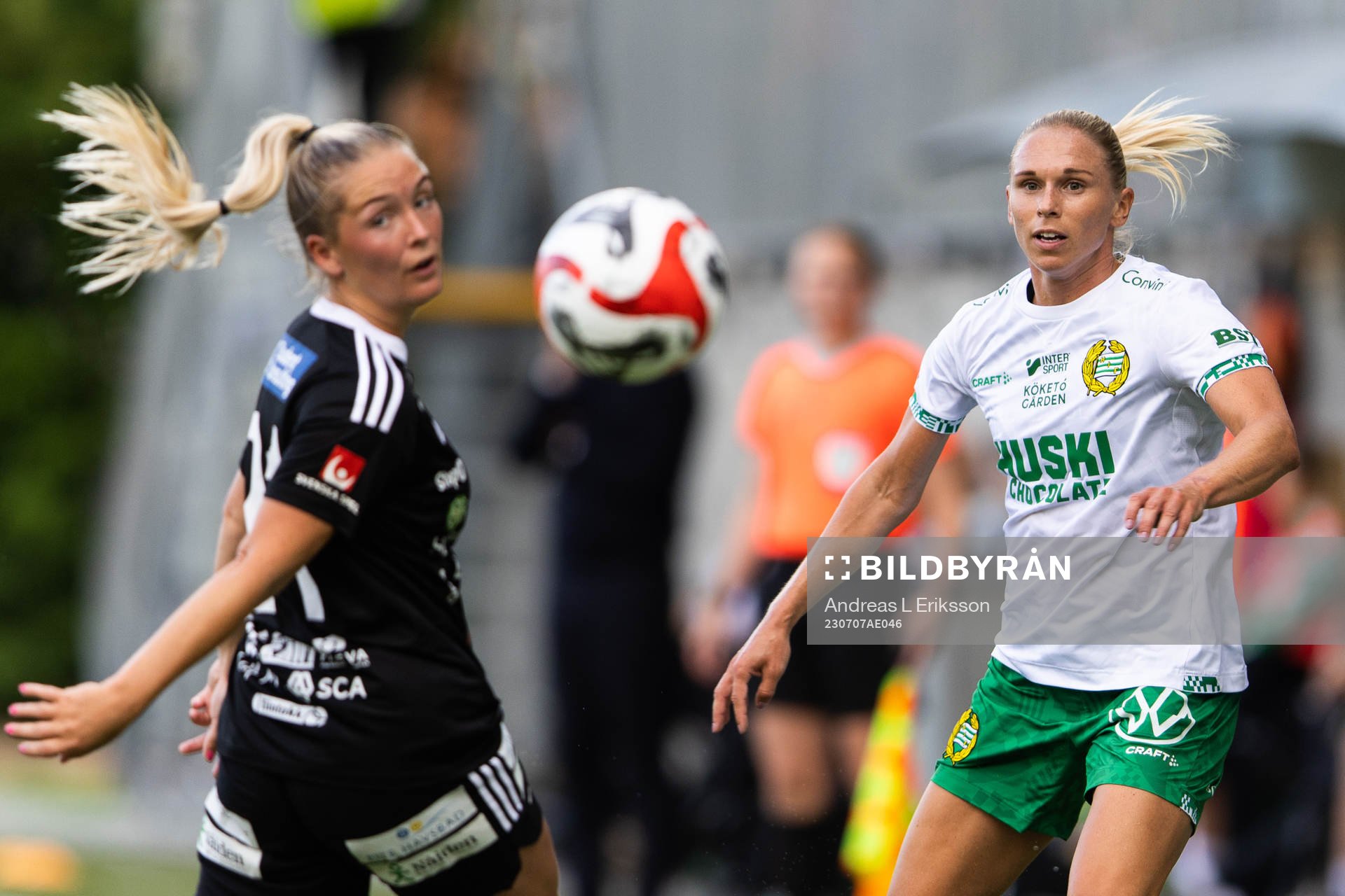 Piteås Ronja Aronsson  och Hammarbys Jonna Andersson
