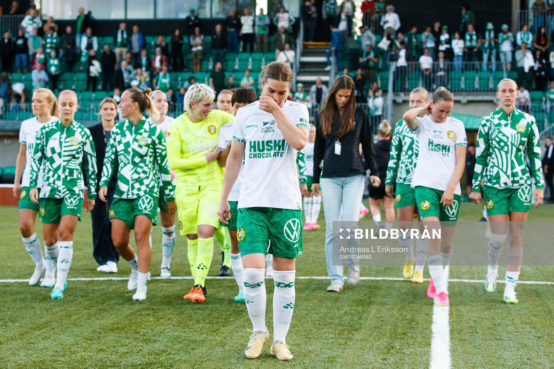 Hammarbys Hanna Folkesson tackas av