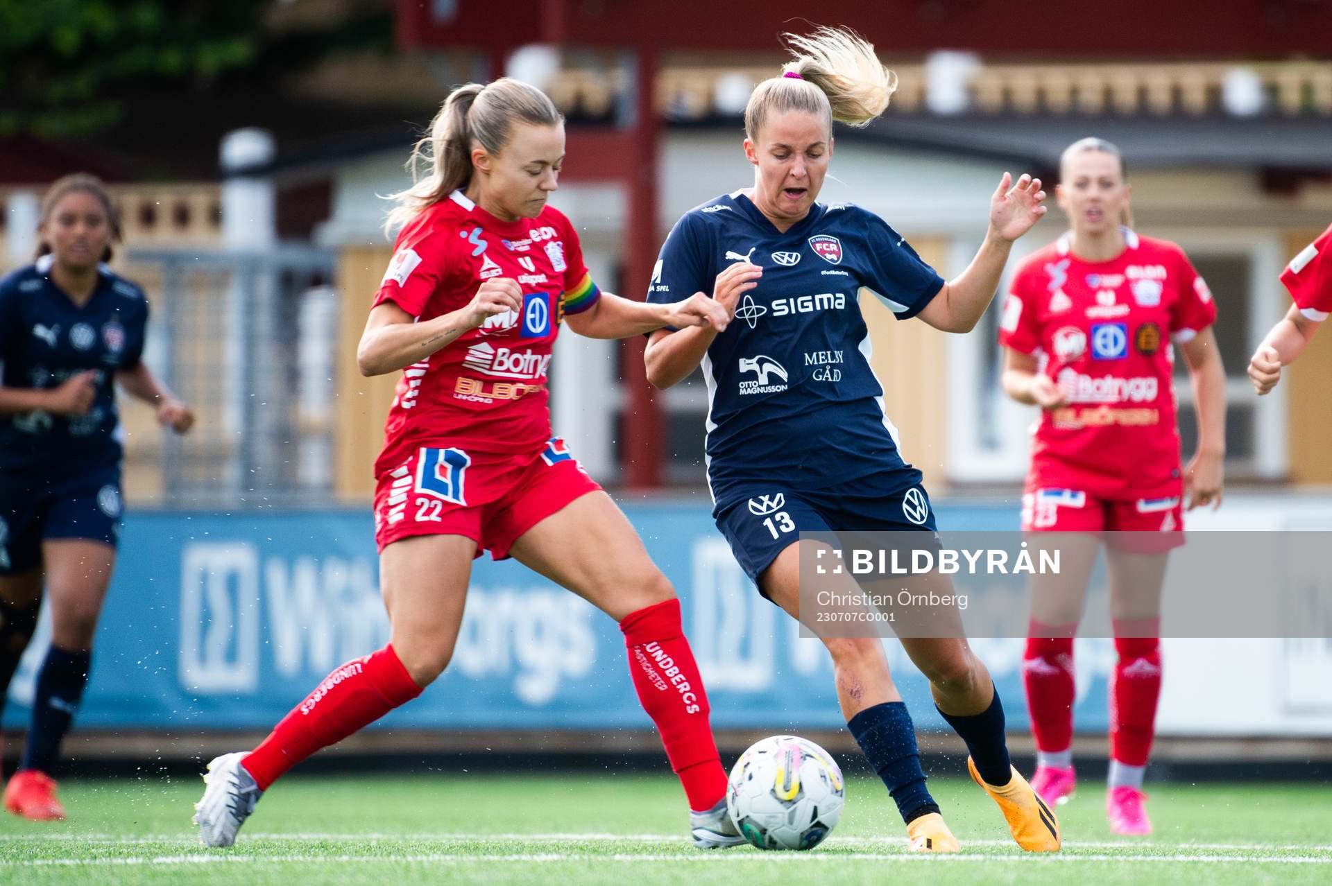 Linköpings Olga Ahtinen och FC Rosengårds Olivia Holdt