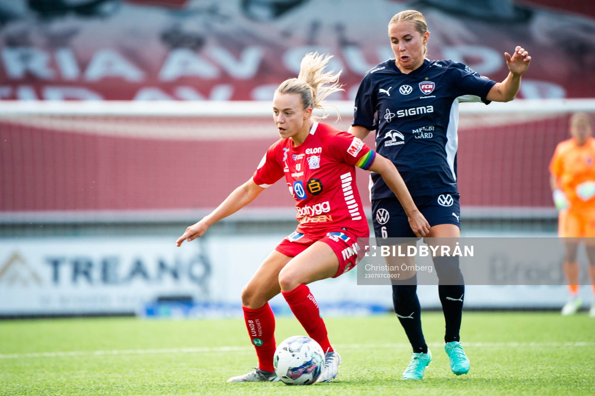 Linköpings Olga Ahtinen och FC Rosengårds Ria Noora