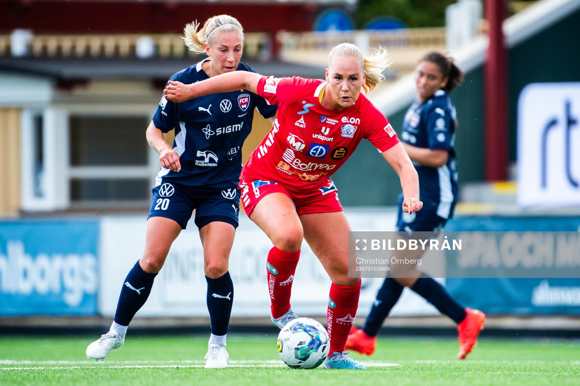 Linköpings Cathinka Tandberg och FC Rosengårds Mia Persson