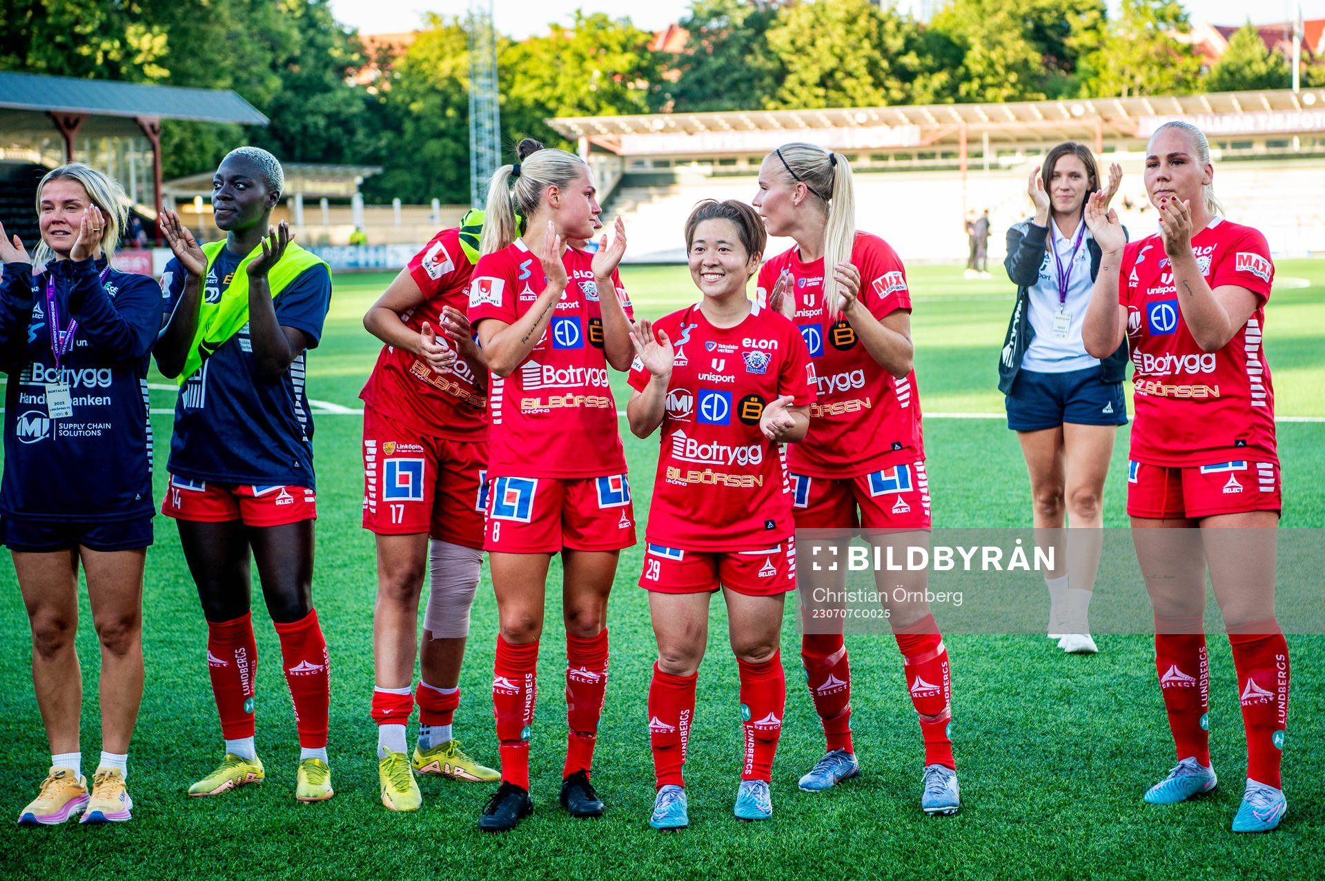 Linköpings spelare jublar efter fotbollsmatchen i Damallsvenskan mellan FC Rosengård och Linköping den 7 juli 2023 i Malmö. 