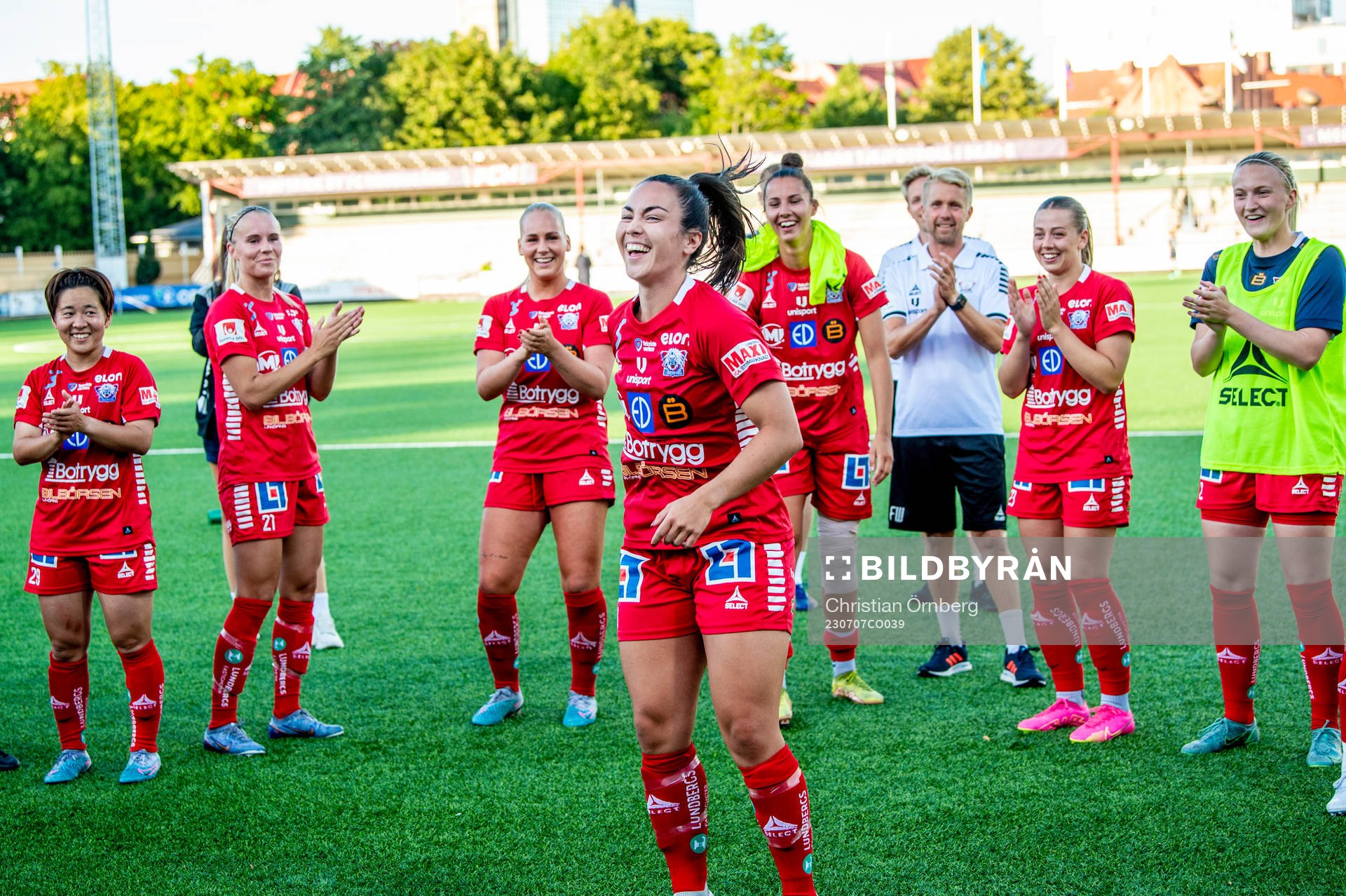 Linköpings Michelle De Jongh jublar med lagkamraterna
