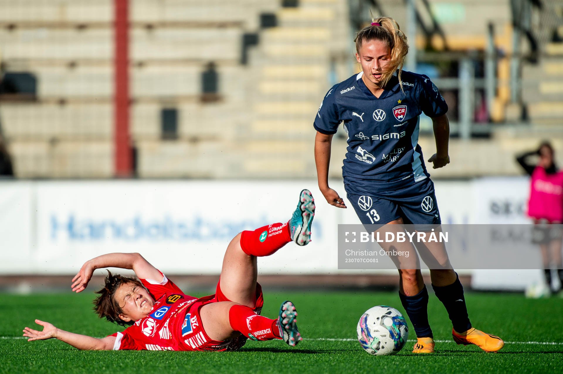 FC Rosengårds Olivia Holdt mot Linköpings Yuka Momiki