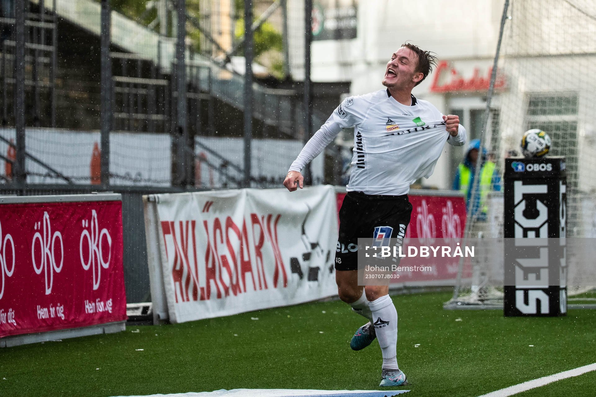 Örebros Noel Milleskog jublar