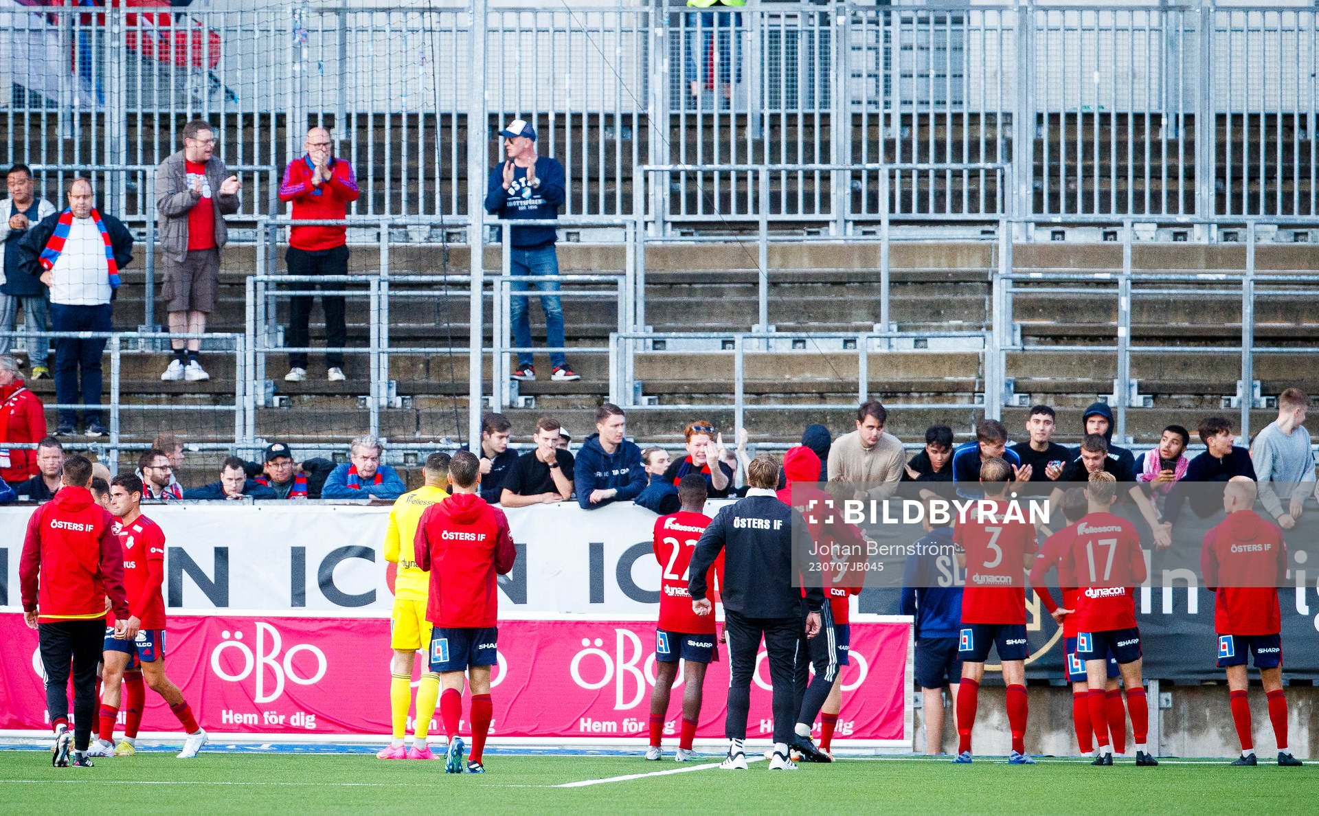Östers spelare tackar publiken