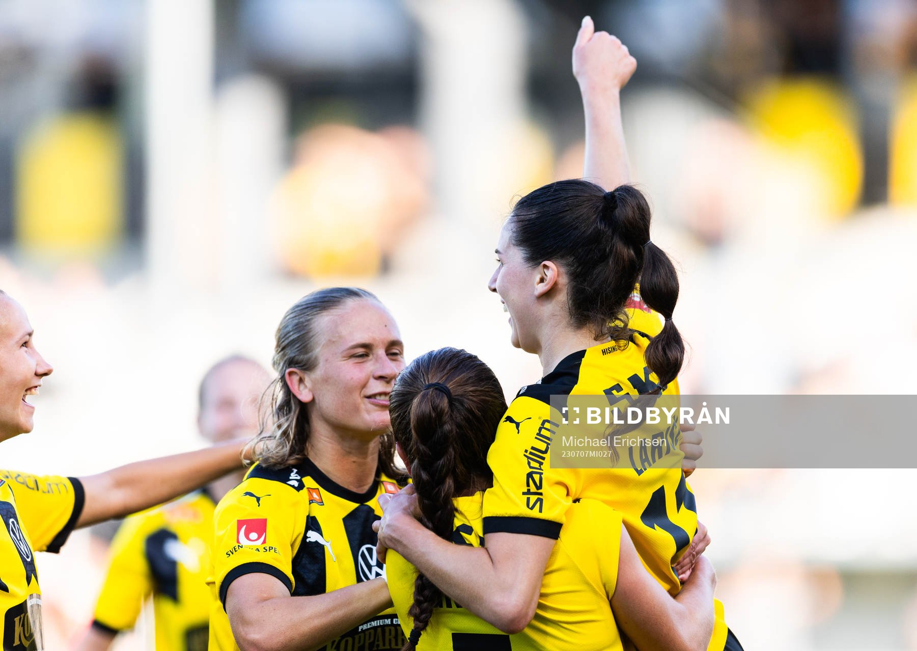 Häckens Clarissa Larisey jublar