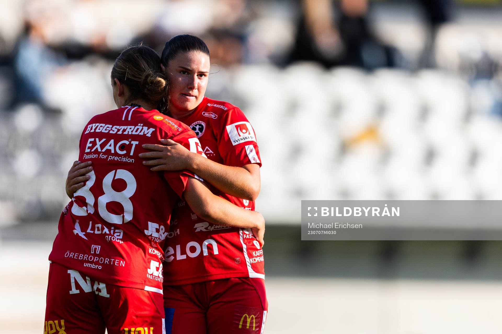 Örebros Maja Bodin och Emilia Pelgander deppar