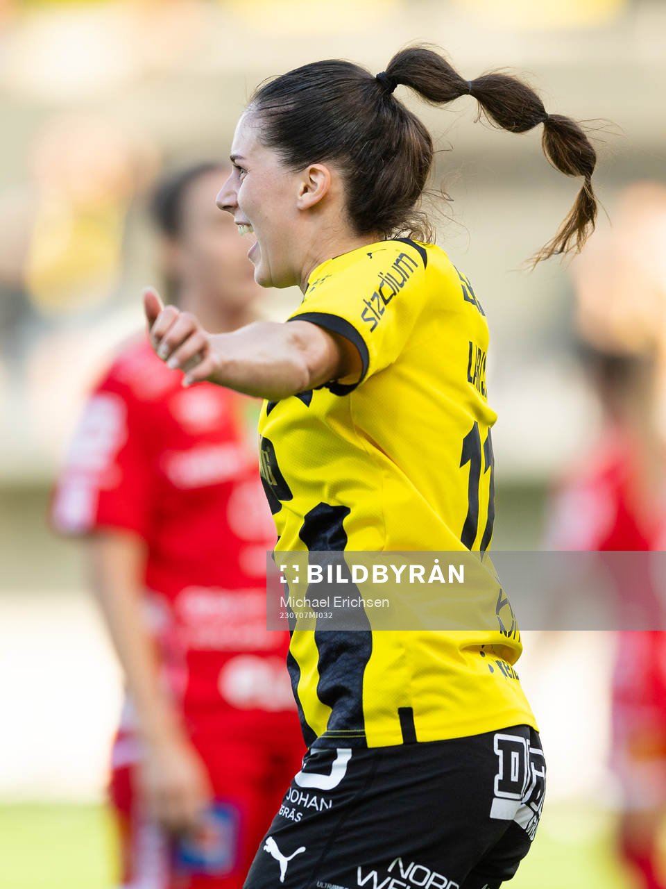 Häckens Clarissa Larisey jublar