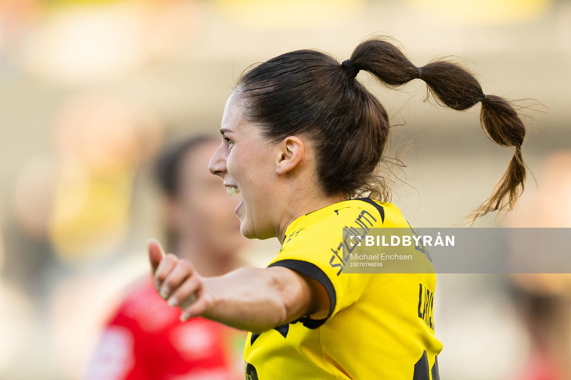 Häckens Clarissa Larisey jublar