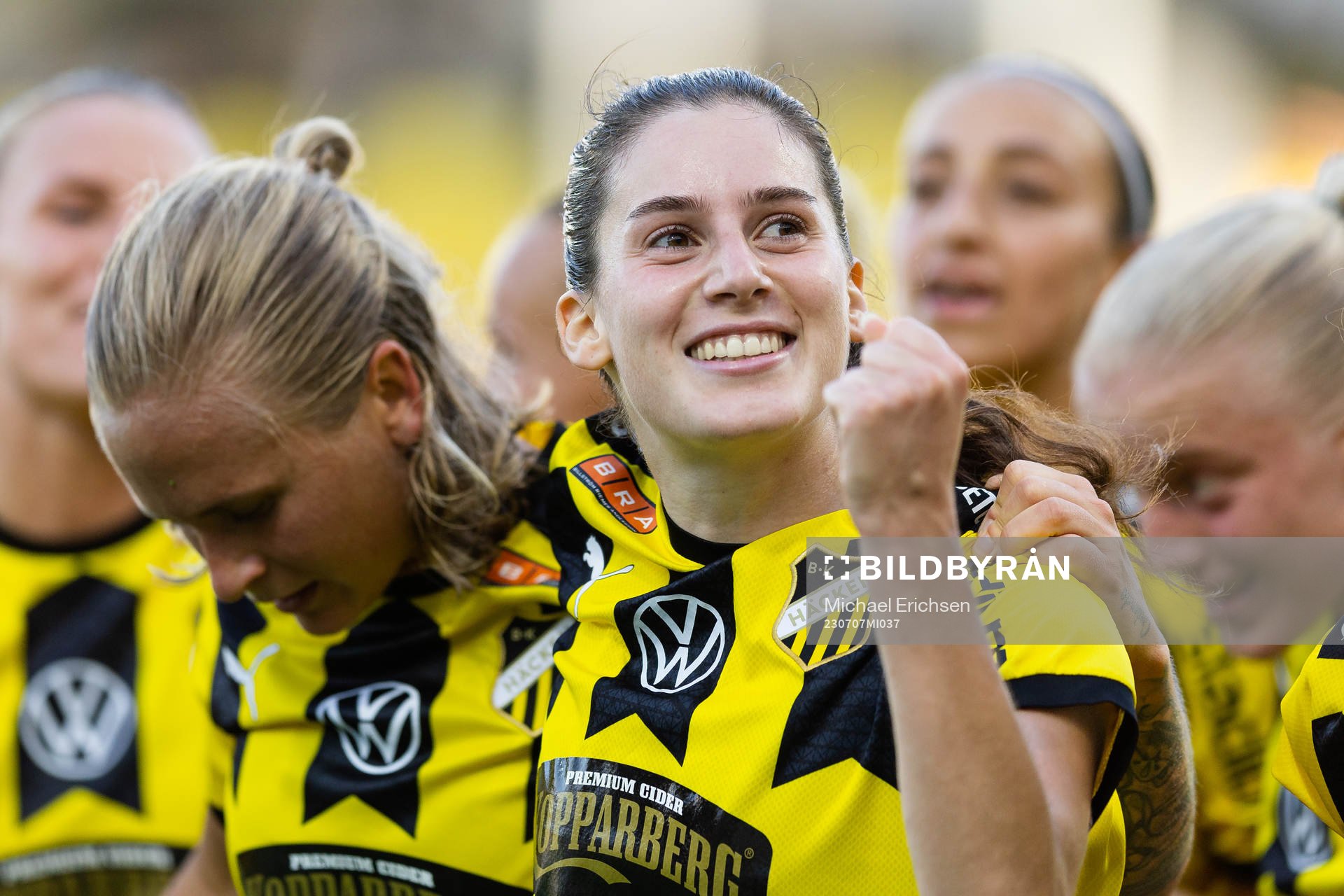 Häckens Clarissa Larisey jublar